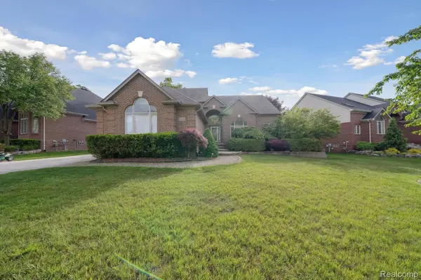 55712 LANCEWOOD DR, Shelby Twp, MI 48316