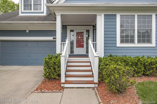 29329 Whistler DR, Novi, MI 48377