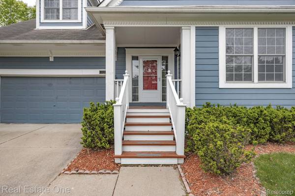 29329 Whistler DR, Novi, MI 48377