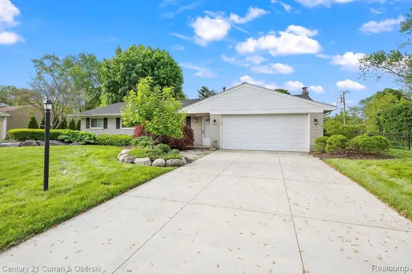 24018 Glen Ridge CT, Novi, MI 48375