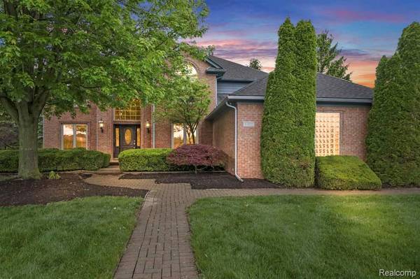 34301 W Hill DR,  Chesterfield Township,  MI 48047