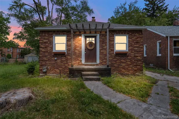 16230 Santa Rosa DR, Detroit, MI 48221