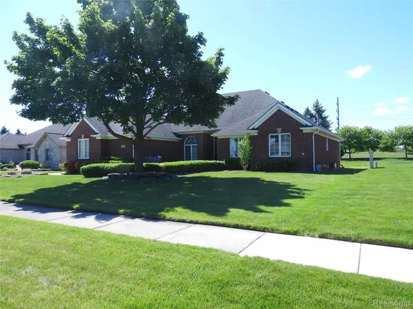 43124 Gina DR, Sterling Heights, MI 48314
