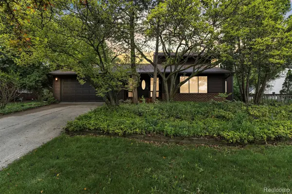 5772 Perrytown DR, West Bloomfield Charter Township, MI 48322