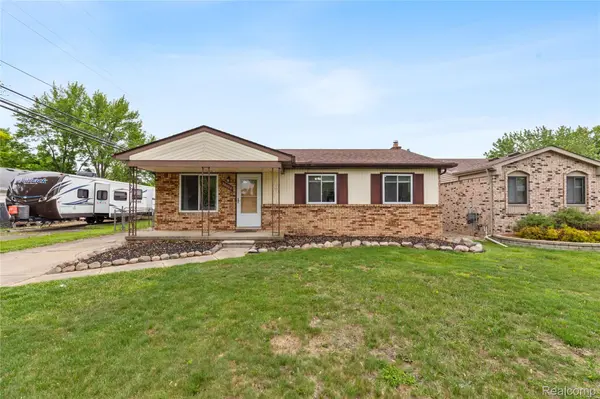 30033 Quinkert ST, Roseville, MI 48066