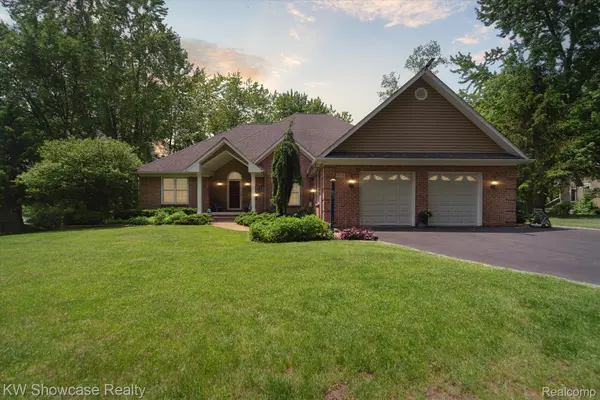 9120 PINEVIEW LAKE DR, Argentine Township, MI 48451