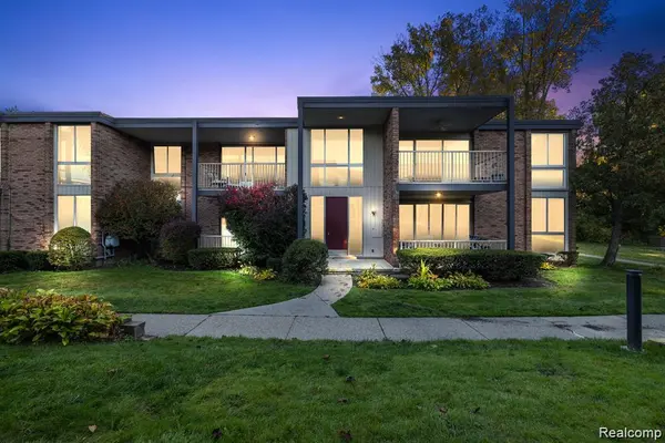 4041 W Maple RD #APT 204, Bloomfield Hills, MI 48301
