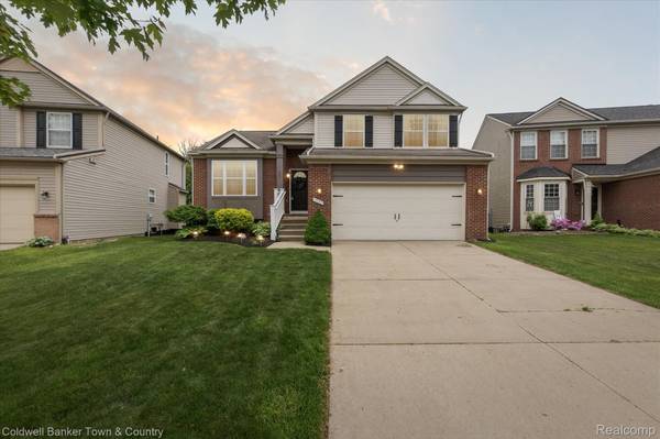 1111 Callaway CT, Howell, MI 48843