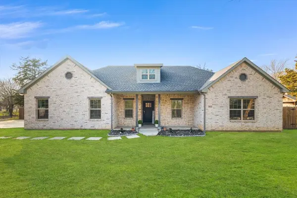 304 Bradley Street,  Tioga,  TX 76271