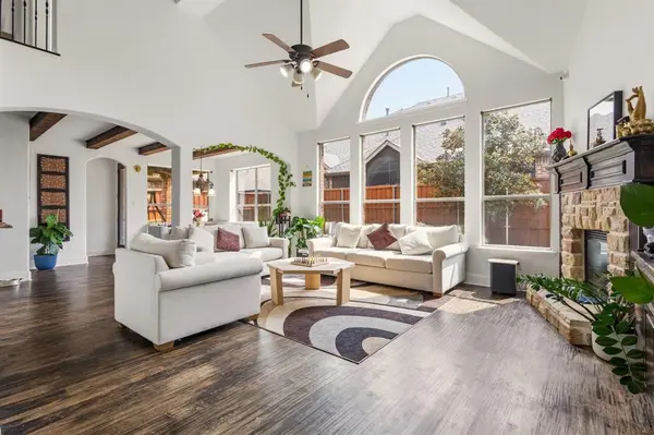 1818 Park Highland Way, Arlington, TX 76012