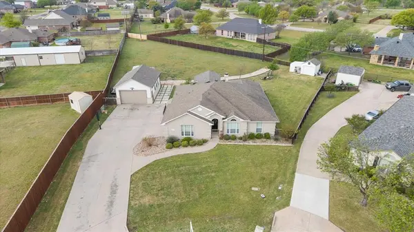 105 Meadow Glen Court,  Aledo,  TX 76008
