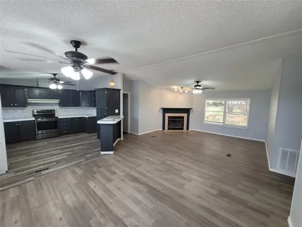 902 DEVILS RIVER Drive, Granbury, TX 76048
