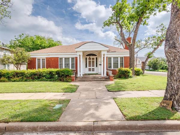 615 W Liveoak Street,  Coleman,  TX 76834