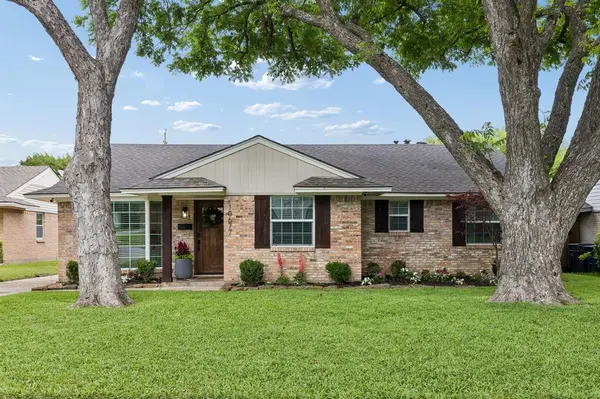 10677 Larchfield Lane, Dallas, TX 75238