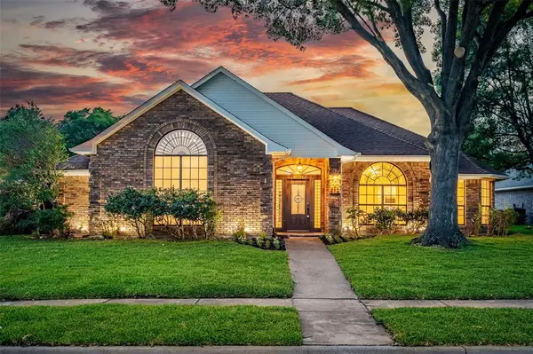 2117 Rolling Oak Lane, Garland, TX 75044
