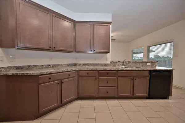 7041 Seton Hall Drive, Fort Worth, TX 76120