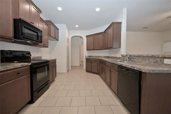 7041 Seton Hall Drive, Fort Worth, TX 76120