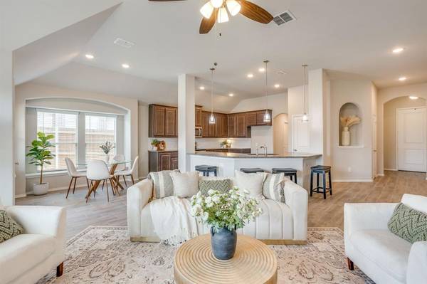 533 Lela Circle, Keene, TX 76059