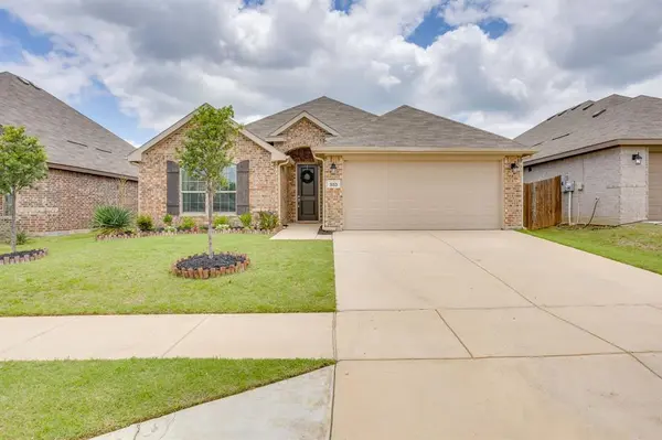533 Lela Circle, Keene, TX 76059