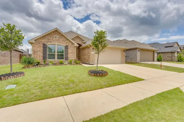 533 Lela Circle, Keene, TX 76059