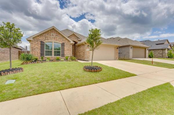 533 Lela Circle, Keene, TX 76059
