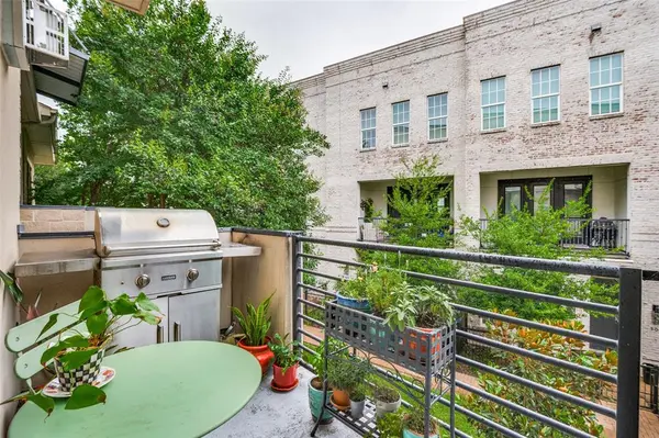 7333 Valley View Lane #304, Dallas, TX 75240