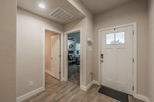 713 Breckenridge Park Drive, Alvarado, TX 76009