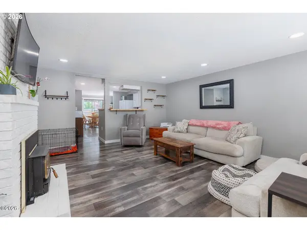 806 NE DOUGLAS ST, Newport, OR 97365