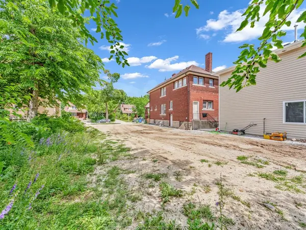 421 PARTINGTON Avenue, Windsor, ON N8W 3S1