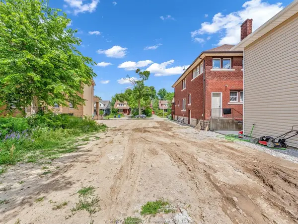 421 PARTINGTON Avenue, Windsor, ON N8W 3S1