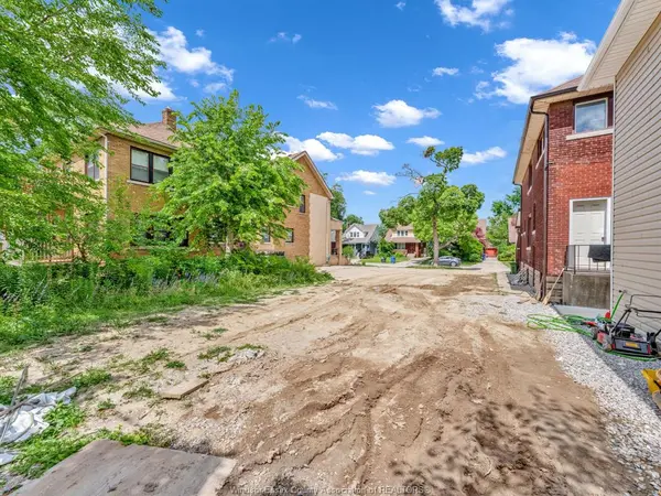 421 PARTINGTON Avenue, Windsor, ON N8W 3S1