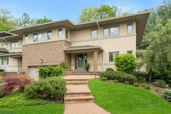 22 Fox Run Rd, Allendale Boro, NJ 07401