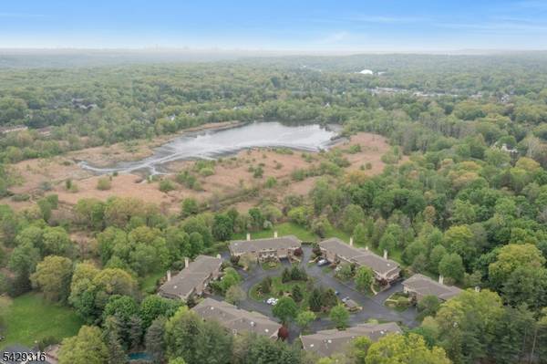 22 Fox Run Rd, Allendale Boro, NJ 07401