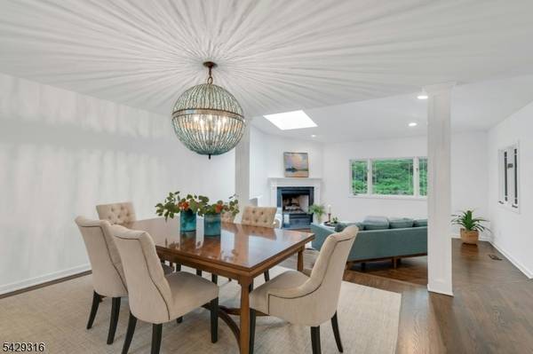 22 Fox Run Rd, Allendale Boro, NJ 07401