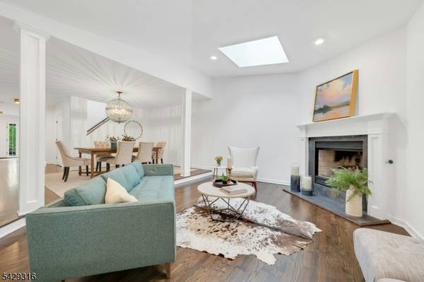 22 Fox Run Rd, Allendale Boro, NJ 07401