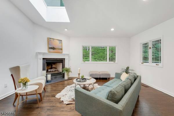 22 Fox Run Rd, Allendale Boro, NJ 07401
