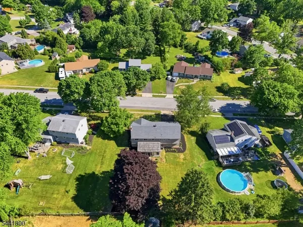 44 Stonehenge Dr, Lopatcong Twp., NJ 08865