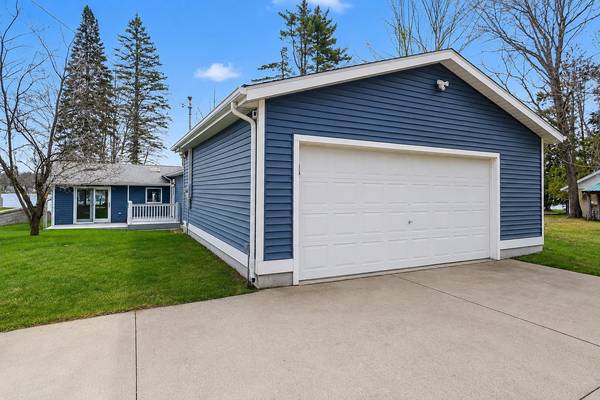 3625 Cedar ST, Alcona Twp, MI 48738