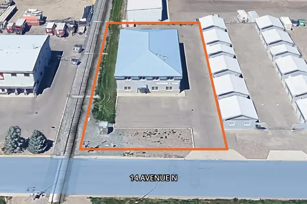 3805 14 AVE N, Lethbridge, AB T1H 6Y6