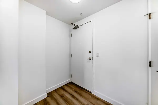 123 4 ST NE #1202, Calgary, AB T2E 8K3