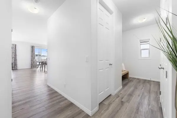 1345 Chinook Gate GN SW, Airdrie, AB T4B 5J1