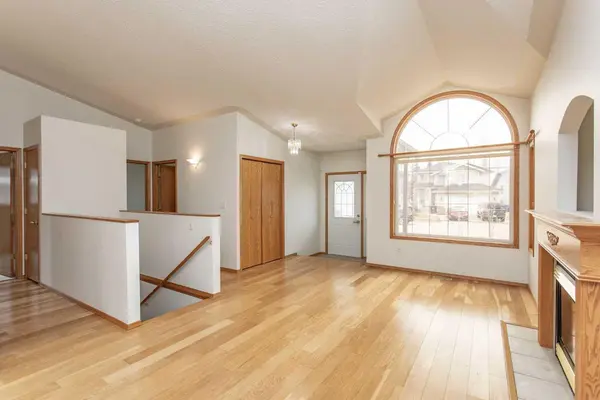 48 Duval Close, Red Deer, AB T4R2Y7