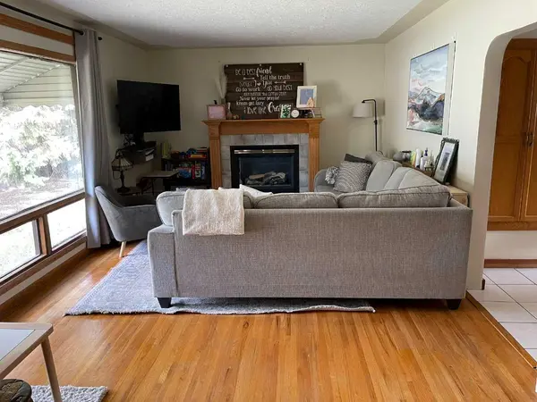 3405 52 AVE, Red Deer, AB T4N 4J3