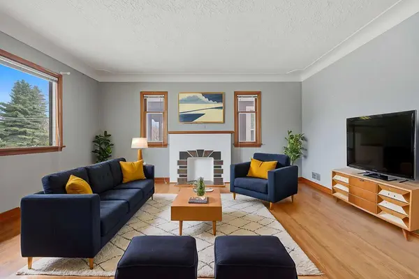 1019 8 AVE NE, Calgary, AB T2E 0S4
