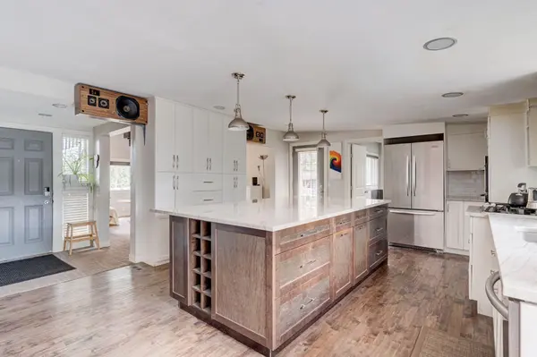 84 Burney, Bragg Creek, AB T0L 0C5