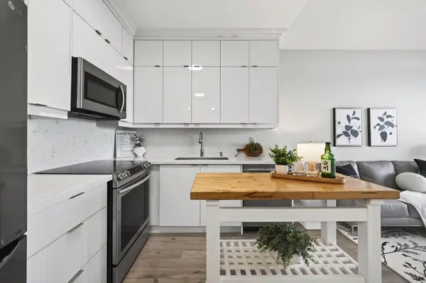 30 Canterbury PL #1009, Toronto C07, ON M2N 0B9