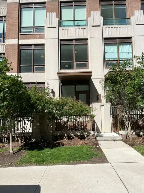 310 Tweedsmuir AVE #Th2, Toronto C03, ON M5P 2Y2