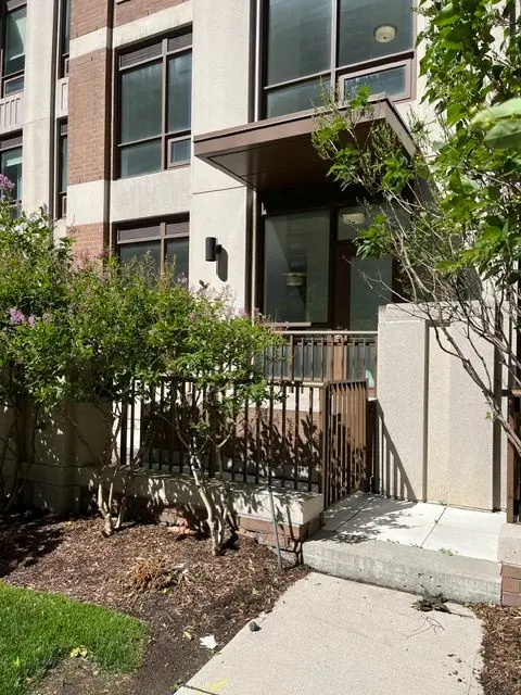 310 Tweedsmuir AVE #Th2, Toronto C03, ON M5P 2Y2
