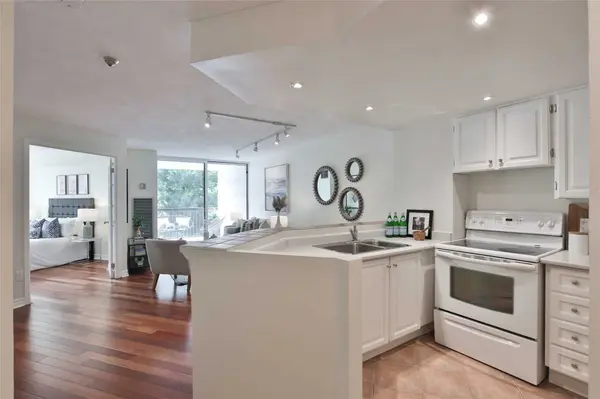 77 Maitland PL #326, Toronto C08, ON M4Y 2V6
