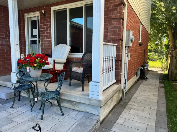 26 Moyse DR, Clarington, ON L1E 2V4